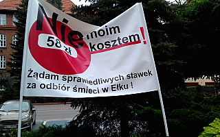 Mieszkańcy dalej protestują przeciwko stawkom za wywóz śmieci. Radni nie mogą się porozumieć Mieszkańcy dalej protestują przeciwko stawkom za wywóz śmieci. Radni nie mogą się porozumieć